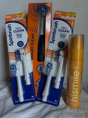 Brand New Battery Powered Spinbrush Toothbrush with 4 Replacements & Toothpaste